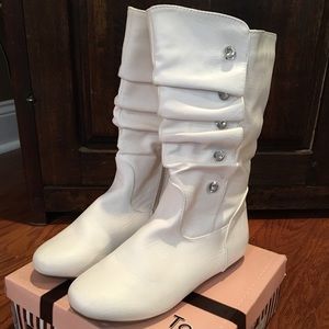 Lucky Top Girl's White Boots. Size 4.